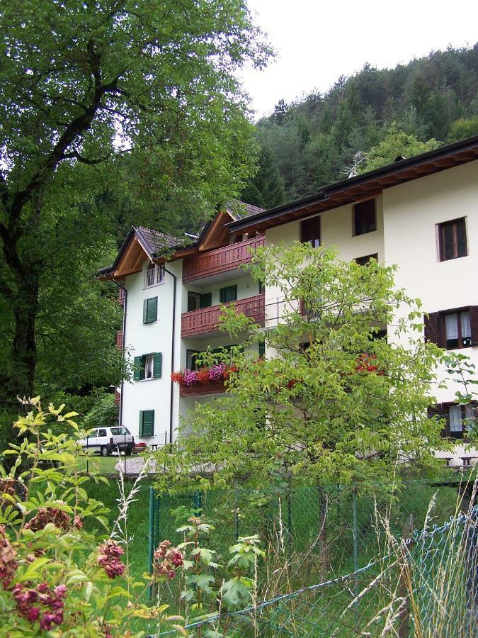B&B Ai Pini Tiarno di Sopra ภายนอก รูปภาพ
